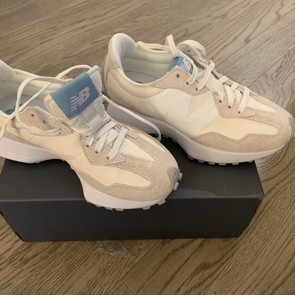 New balance 327 size 6